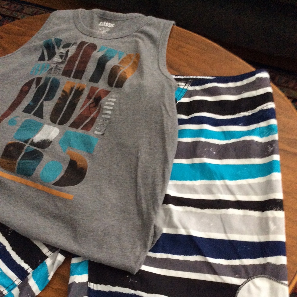 Men's vintage  Reef board shorts and old navy tshirt
